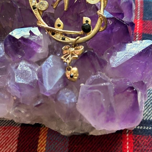 ⭐️ BROOCH, Whimsigoth, Gold-tone w/Ivory w/ Black & White Crystals & Charms 🌹❤️💫 - Picture 6 of 12